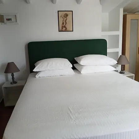Liofoto Apartment *